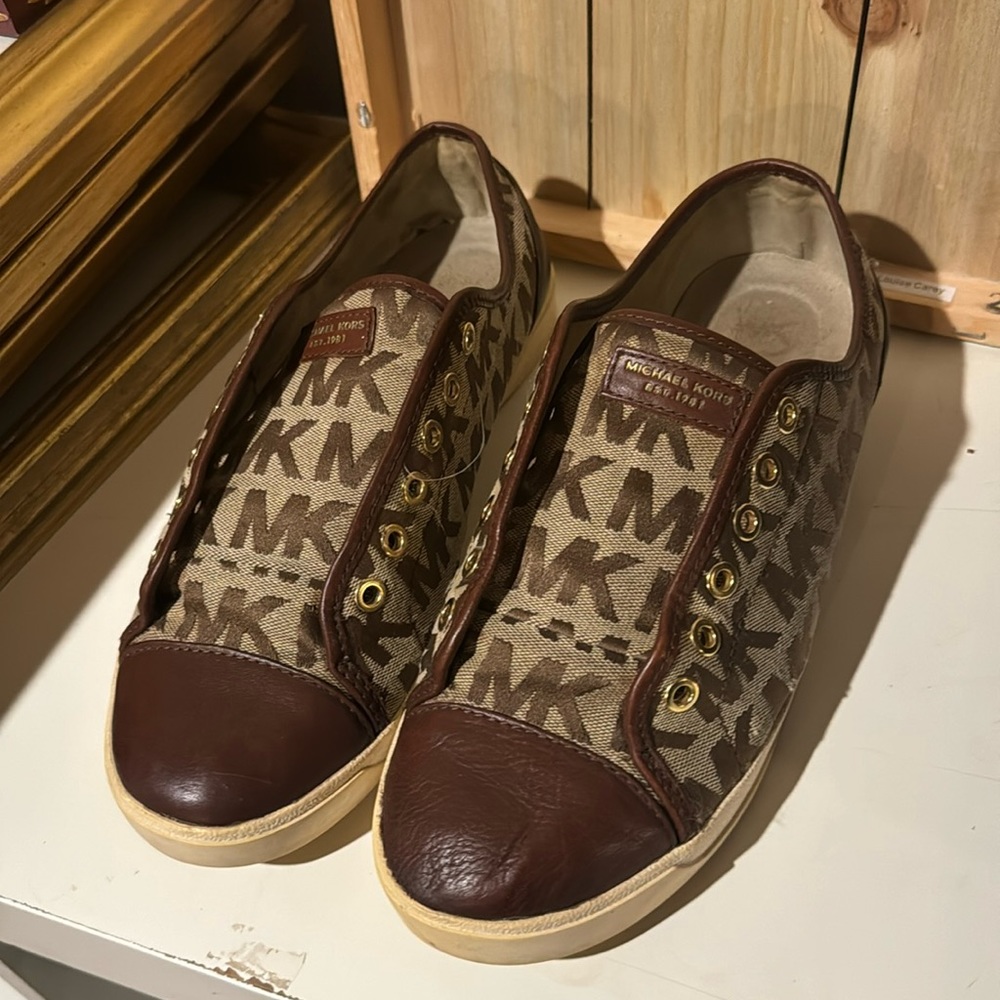 Michael Kors size 91/2M